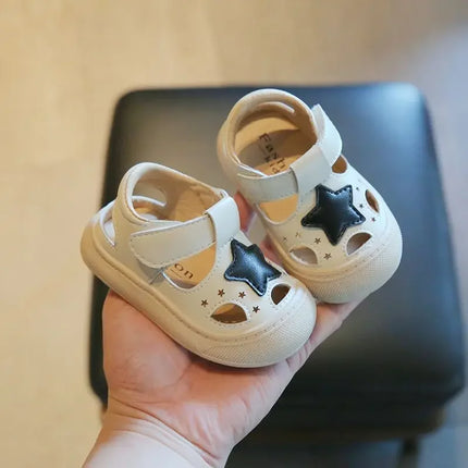 Baby Beach Shoes Non-slip Soft Sole Kids Walking Shoes Hollowed-out Breathable 2025 Summer New Baby Flat Shoes Cute Stars Sweet